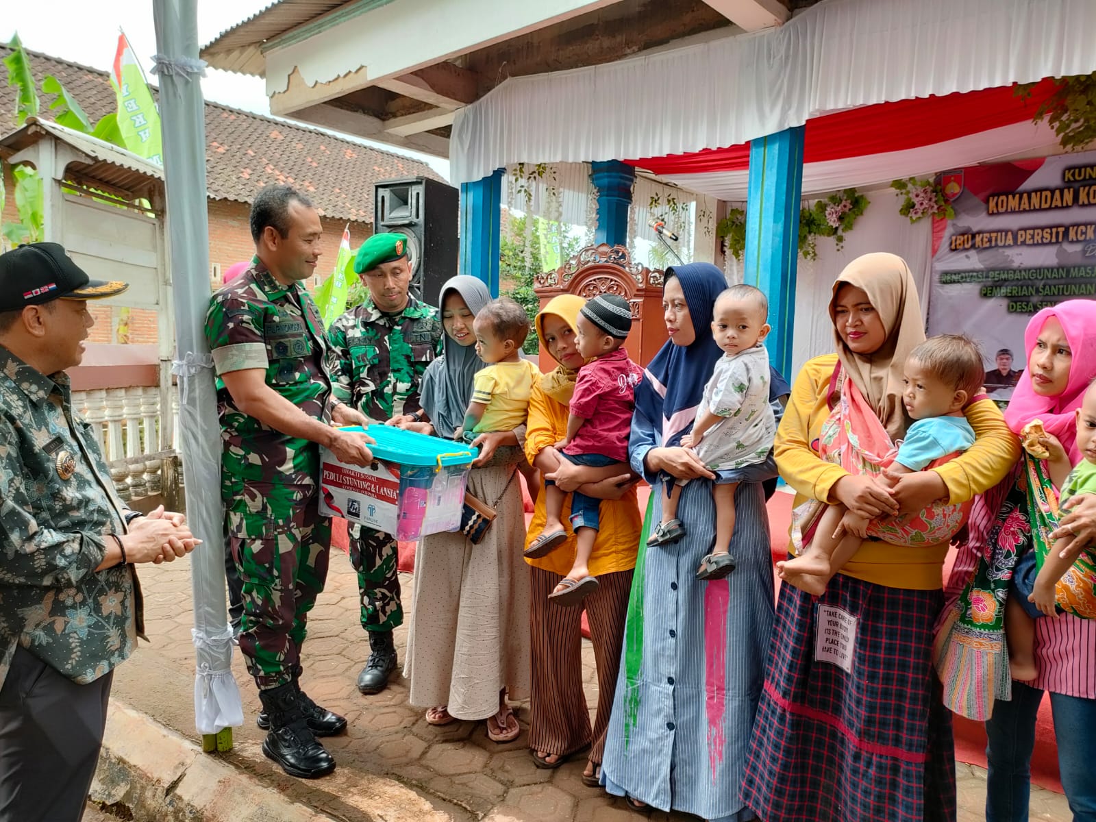 Santuni Anak Stunting, Lansia, Renovasi Masjid Serta Persemian Relokasi Rumah, Warnai Kunker Danrem